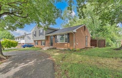 678 E Augusta Ave, Vinton, VA 24179