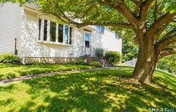 129 Mueller Drive, Hamden, CT 06514