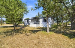 207 River Ln, La Vernia, TX 78121