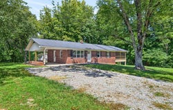 5021 Eagles Cove Rd, Byrdstown, TN 38549