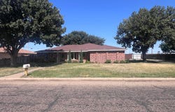 807 Arrah Avenue, Friona, TX 79035