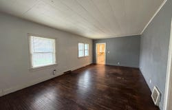 313 N Haynes Avenue, Centerville, IA 52544