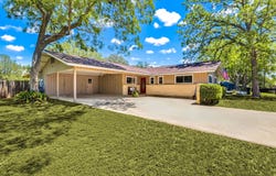 125 Glendale St, Luling, TX 78648