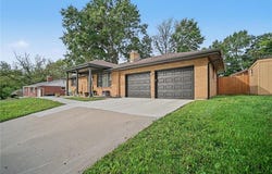 6738 N Madison Avenue, Kansas City, MO 64118