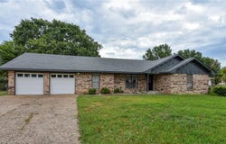 1623 Colonial DR, Sallisaw, OK 74955