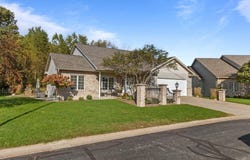 3889 N CROSSCREEK Circle, APPLETON, WI 54913