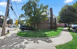 1 Duer Lane, Staten Island, NY 10301