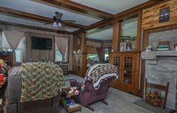 1021 Thayer Avenue, Chester, NE 68327