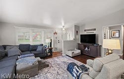 637 Kenyon Drive, Troy, MI 48083