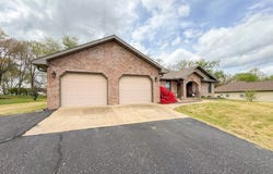 712 Kaitlin Dr, Mountain View, MO 65548