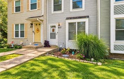 817 Elm Ct, Oakdale, PA 15071