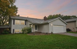 810 Clearbrook Lane, Vadnais Heights, MN 55127