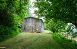 1335 Ben Bloomer Road, Sneedville, TN 37869