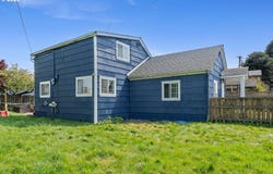 405 EVERGREEN Dr, Tillamook, OR 97141