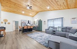608 W 10th St, Carrabelle, FL 32322