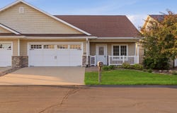 1321 Barson Pl, Onalaska, WI 54650