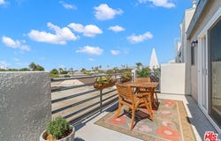 2806 6th St, Santa Monica, CA 90405