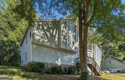 587 Farmbrook Trail NE, Kennesaw, GA 30144