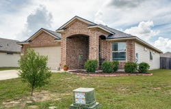 1618 Woodlands Dr, Kyle, TX 78640