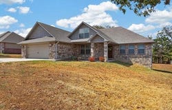 301 Eagle Crest, Poteau, OK 74953