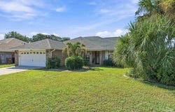 8213 Hartington Dr, Navarre, FL 32566