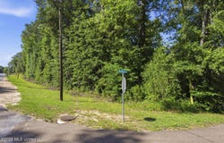 Athens Road, Mendenhall, MS 39114