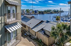 357 Pirates Landing Dr, Carrabelle, FL 32322