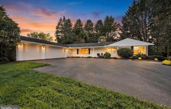 70 FOXCROFT Drive, CAMP HILL, PA 17011