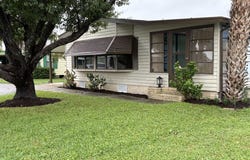 180 Old Mill Dr, Plant City, FL 33565