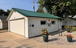 111 E 5th St, Sanborn, IA 51248