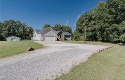 15705 Lowe Road NE, Alliance, OH 44601