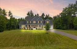 8 Paddock Cir, Middleboro, MA 02346