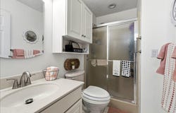 117 Greenbrier Dr, Radford, VA 24141