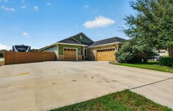 225 Iron Gate, Pleasanton, TX 78064