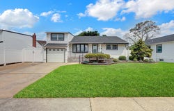 148 S Dean Street, Hicksville, NY 11801