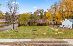 301 PARKWAY Lane, Pekin, IL 61554
