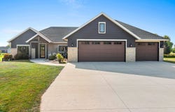 N3025 STEEPLE Drive, APPLETON, WI 54913-7897