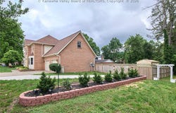 202 Pleasant View Drive, Hurricane, WV 25526