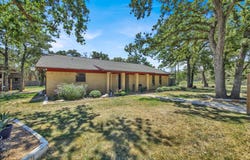 191 Jordan Ln, Elgin, TX 78621