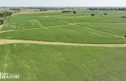 6106 Wapello Ave SE, Lone Tree, IA 52755