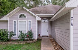 215 Bridgeview Dr., Onalaska, TX 77360