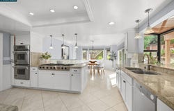 5530 Merritt Dr, Concord, CA 94521