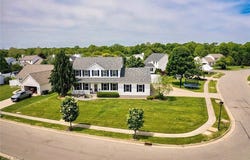 1295 Cheverton Avenue, Louisville, OH 44641