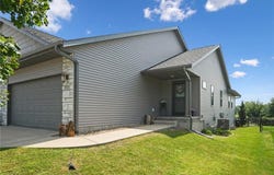 5519 Dostal Dr, Cedar Rapids, IA 52404