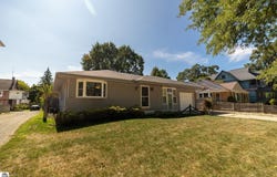 2016 Center Avenue, Bay City, MI 48708