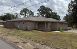 1302 S Leslie Street, Stuttgart, AR 72160-0000