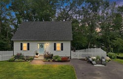 24 Locust St, Salisbury, MA 01952
