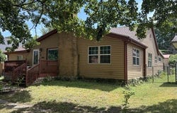 126 E Pleasant Street, Aurora, MO 65605