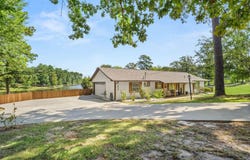 1453 Oakridge Dr, Leesville, LA 71446