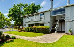 650 HARLOW Rd, Springfield, OR 97477